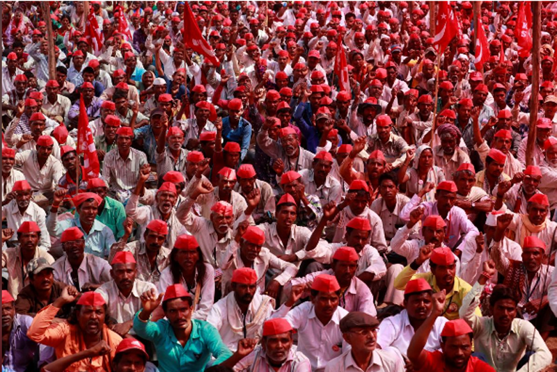 Farmers shout slogans against the government at a rally organised by All India Kisan Sabha (AIKS) in Mumbai, India March 12, 2018. Photo: Reuters 