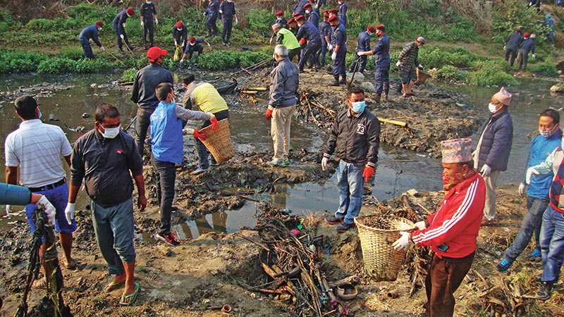 Volunteers collecting garbage from the banks of the Hanumante River, in Bhaktapur, on Saturday. Photo: Rss