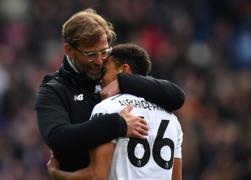 Liverpool manager Juergen Klopp celebrates with Trent Alexander-Arnold at the end of Liverpool's Premier League match against Crystal Palace, at Selhurst Park, London, Britain, on March 31, 2018.Photo: Reuters