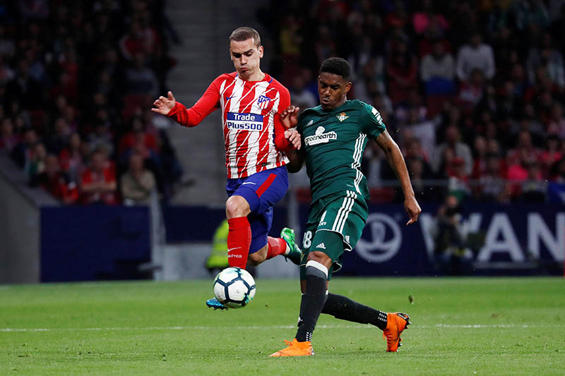 Atletico Madrid's Antoine Griezmann in action with Real Betis' Junior Firpo. Photo: Reuters