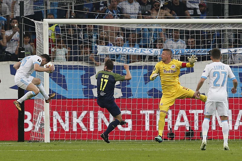 Marseille's Florian Thauvin scores his side's opening goal during the Europa League semifinal first leg soccer match between Olympique Marseille and RB Salzburg at the Velodrome stadium in Marseille, France, on Thursday, April 26, 2018. Photo: AP