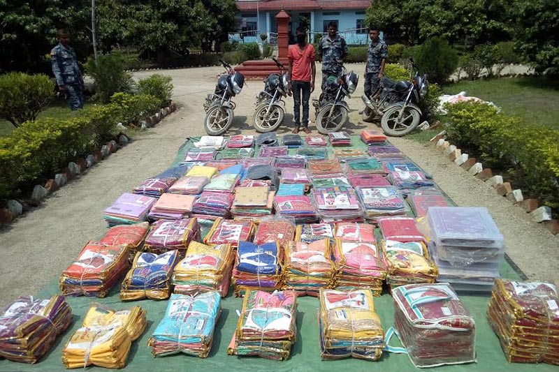 Police making public a person arrested with smuggled garments with motorcycles used to smuggle them in Nepal Border Security Office of Gaur, on Wednesday, April 11, 2018. Photo: THT