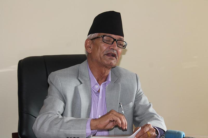 Province 3 Chief Minister Dormani Poudel speaking to media persons at a press meet, in Hetauda, on Friday, April 13, 2018. Photo: THT