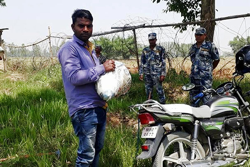 Armed Police Force making public Sheikh Tuphael arrested for possessing cow meat, along with the seized meat, in Rautahat, on Tuesday, April 24, 2018. Photo: Prabhat Kumar Jha