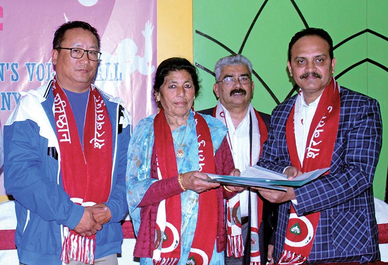 Patron of Sher Bahadur Khadka Memorial Foundation Gamali Khadka and Nepal Chief of KNP Japan Pvt Ltd Manoj Kumar Mishra (right) exchanging the MoU on Sunday. Photo: THT