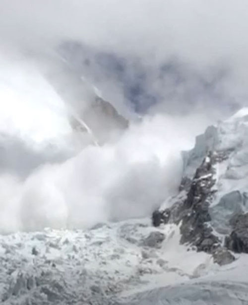 The avalanche that struck between Khumbu Icefall and Camp I on Mt Everest, as pictured on May 23, 2018.