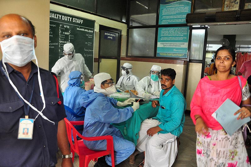 Medics wearing protective gear examine a patient at a hospital in Kozhikode in the southern state of Kerala, India, on May 21, 2018. Photo: Reuters/ File