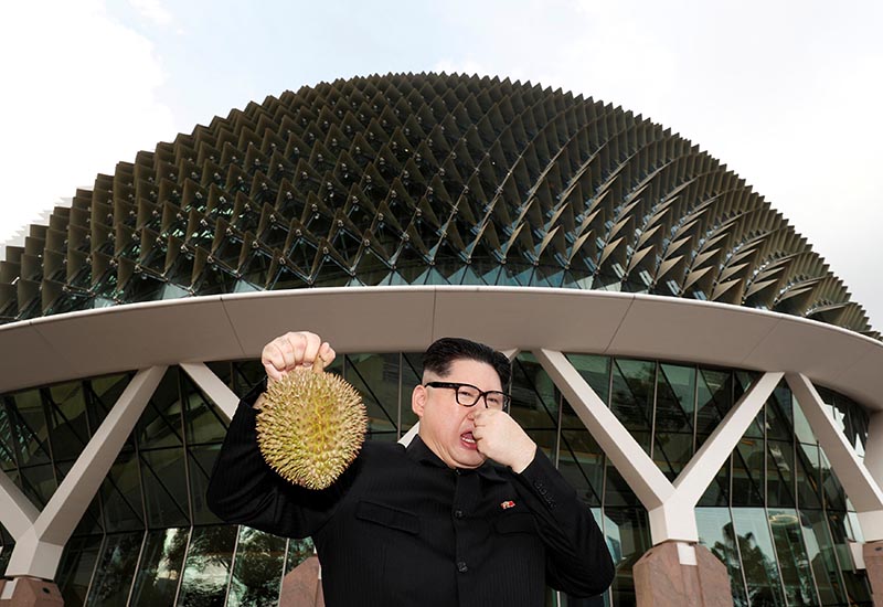 Howard, an Australian-Chinese impersonating North Korean leader Kim Jong Un, poses with a durian at the Esplanade in Singapore, on May 27, 2018. Photo: Reuters