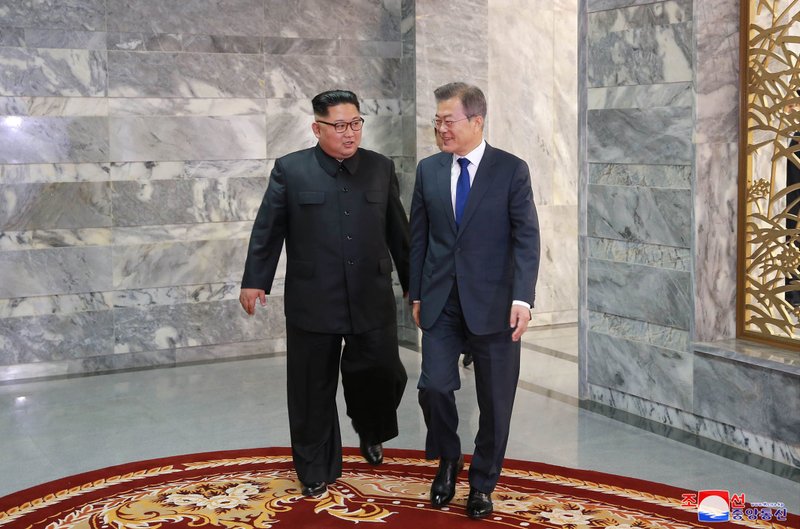 In this photo provided by the North Korean government, North Korean leader Kim Jong Un, left, and South Korean President Moon Jae-in, right, walk together to their meeting at the northern side of Panmunjom in North Korea on  May 26, 2018. Photo: AP