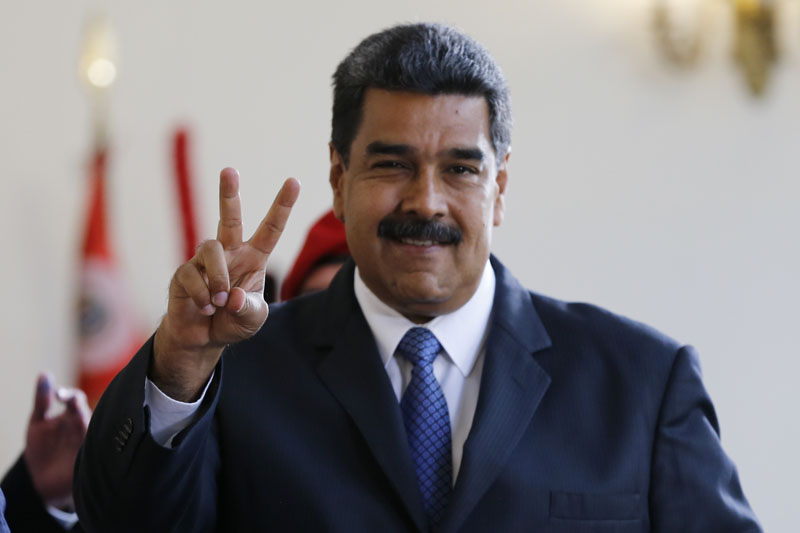 Venezuela's President Nicolas Maduro makes the victory sign after a meeting with former Spanish Prime Minister Jose Luis Rodriguez Zapatero, at the presidential palace, in Caracas, Venezuela, on Friday, May 18, 2018. Photo: Associated Press