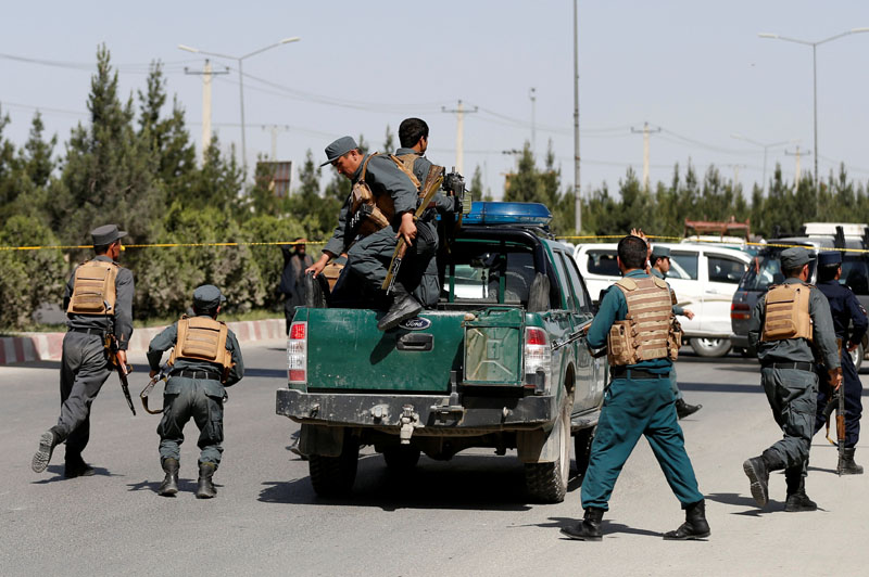 Afghan policemen arrive at the site of an attack in Kabul, Afghanistan May 30, 2018. REUTERS/Mohammad Ismail