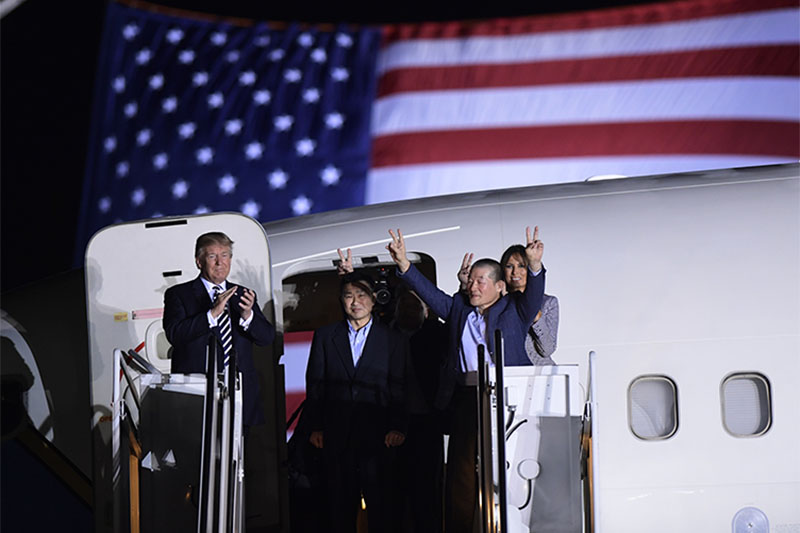 President Donald Trump, from left, greets Tony Kim, Kim Hak Song, seen in the shadow, and Kim Dong Chul, three Americans detained in North Korea for more than a year, as they arrive at Andrews Air Force Base in Md,United States, on Thursday, May 10, 2018. Photo: Associated Press