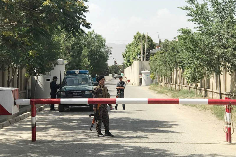 Afghan policemen keep watch near the site of a suicide attack in Kabul, Afghanistan June 11, 2018. Photo: Reuters