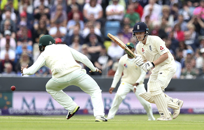 England's Dominic Bess hits out from the bowling of Pakistan's Mohammad Amir during Day 2 of the second and final test between England and Pakistan at Headingley, Leeds, Britain, on Saturday, June 2, 2018. Photo: AP