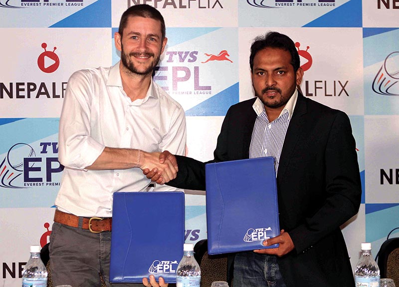 Everest Premier League Founder Aamir Akhtar (right) and COO of Bongo Solutions Karel Kuiperi exchanging the MoU during a signing ceremony in Kathmandu on Thursday. Photo: THT