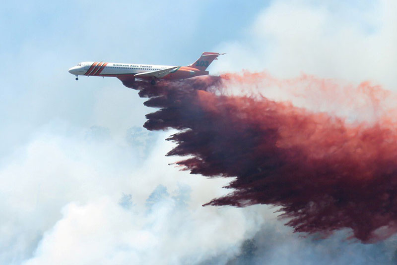 A plane drops fire-retardant chemicals on the 416 Fire near Durango, California, U.S. in this June 9, 2018 handout photo. Photo: La Plata County/Handout via Reuters