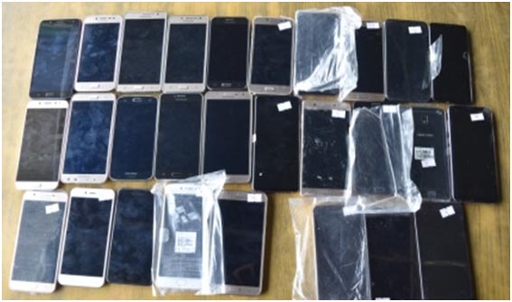 Police display Samsung Mobile phones stolen from a store at Bhatbhateni Supermarket in Chahbil on June 1, 2018. Photo: MCD