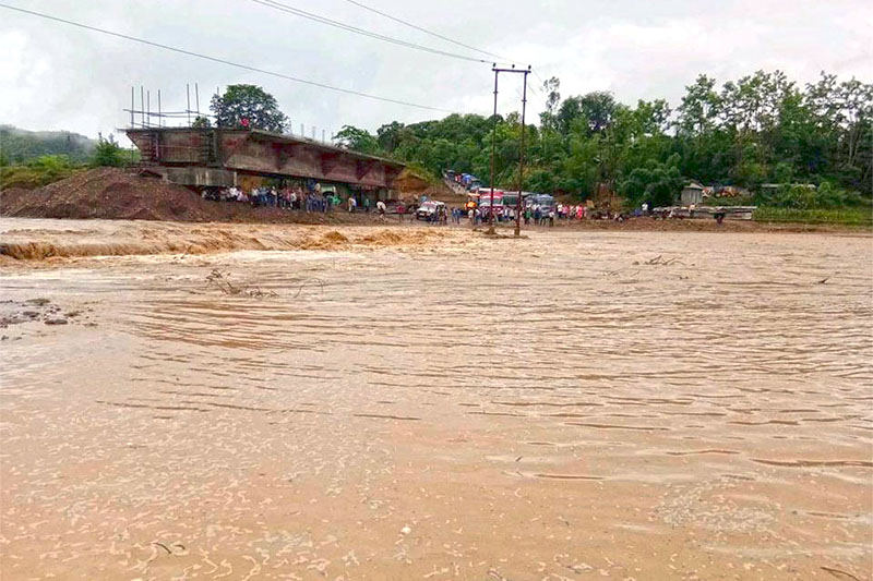 A deluge is seen at Babai River along the Ghorahi Lamahi road section in Dang on Tuesday. Transportation in the region has come to a halt after water levels at the river saw a rapid incline. Photo:RSS