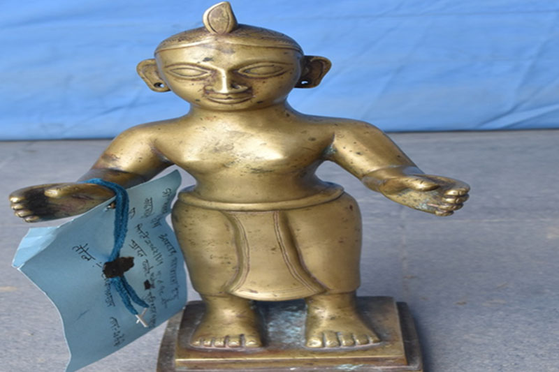 Police display a-century-old statue of Bal Gopal with archeological importance seized from the possession of traders on Wednesday. Photo: Metropolitan Crime Divison
