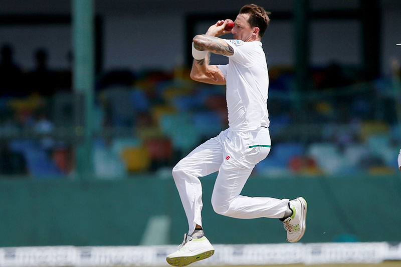 South Africa's Dale Steyn steams in to bowl during Sri Lanka test in Colombo. Photo: Reuters