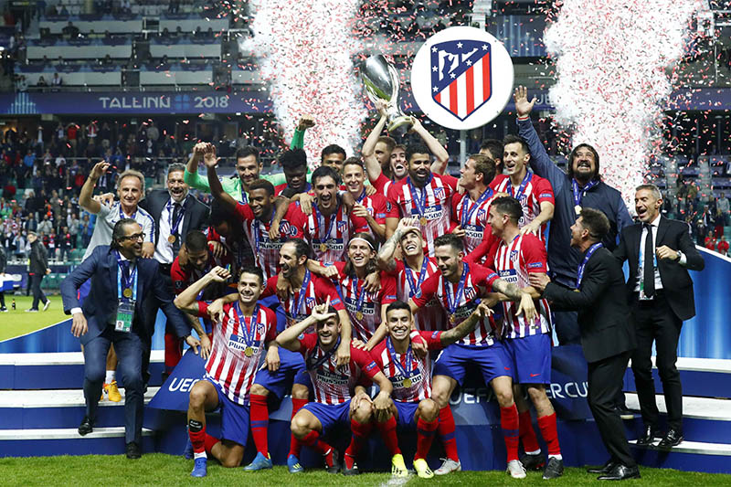 Atletico Madrid celebrate with the trophy after winning the Super Cup. Photo: Reuters