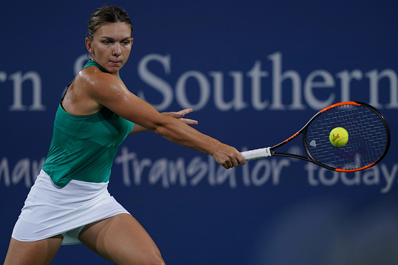 Simona Halep (ROU) returns a shot against Ajla Tomljanovic (AUS) in the Western and Southern tennis open at Lindner Family Tennis Center, on Mason, OH, USA, on August 15, 2018. Photo: Aaron Doster-USA TODAY Sports via Reuters