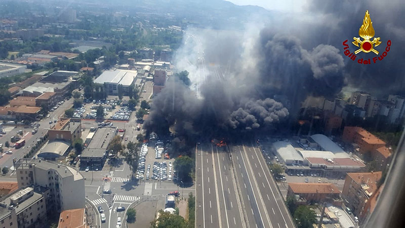 In this photo released by the Italian firefighters, an helicopter view of the explosion on a highway in the outskirts of Bologna, Italy, Monday, August 6, 2018. Photo: Vigili Del Fuoco via AP