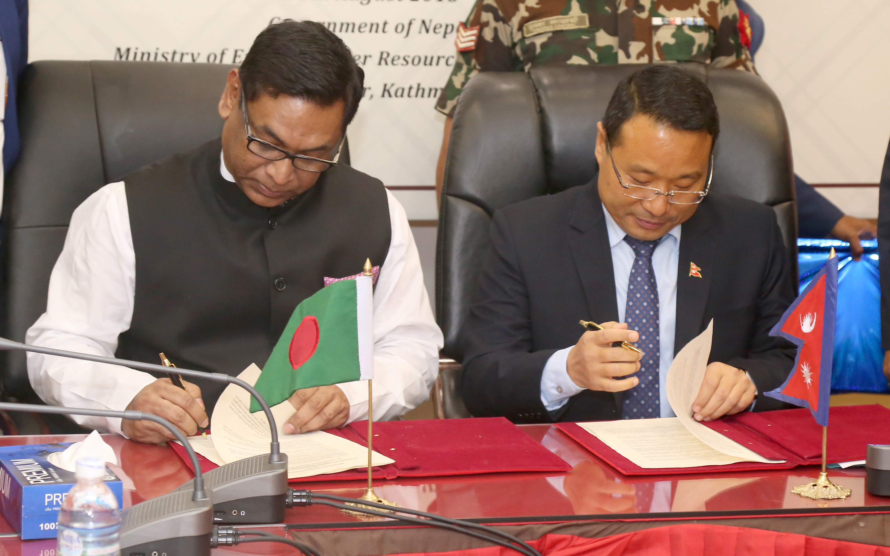 Minister for Energy, Water Resources and Irrigation Barsha Man Pun (right) and Bangladeshi State Minister for Power, Energy and Mineral Resources Nasrul Hamid sign the memorandum of understanding on energy cooperation between Nepal and Bangladesh, in Singha Durbar, Kathmandu, on Friday, August 10, 2018. Photo:RSS