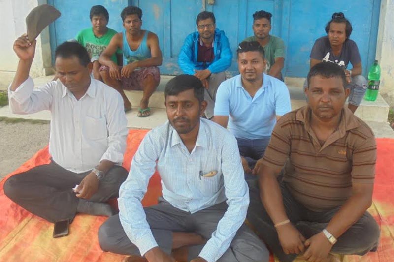 Industry operators of Gajendra Narayan Singh Industrial Area staging a sit-in with their six-point demand in Rajbiraj, Saptari, on Tuesday, August 21, 2018. Photo: THT