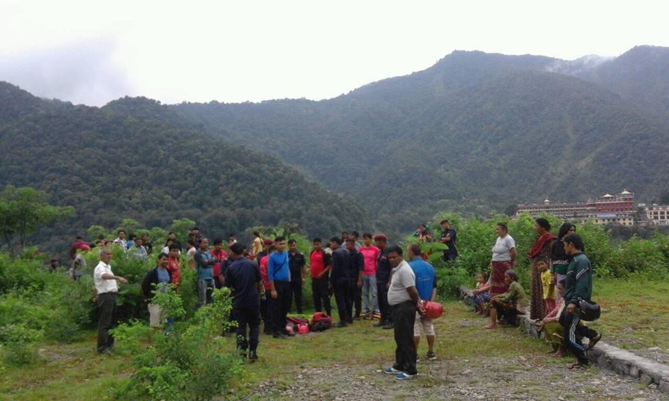 Police personnel and locals gather at Shailaja Park in Pokhara following discovery of the body of 13-year-old Pushpa KC. Photo: THT