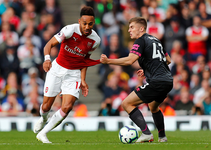 Arsenal's Pierre-Emerick Aubameyang in action with Everton's Jonjoe Kenny during the Premier League, match between Arsenal and Everton, at Emirates Stadium, in London, Britain, on September 23, 2018. Photo: Reuters