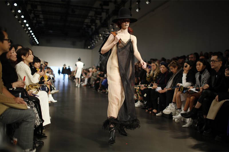 A model wears a creation as part of Maison Margiela Spring/Summer 2019 ready-to-wear fashion collection presented in Paris, Wednesday, September 26, 2018. Photo: AP