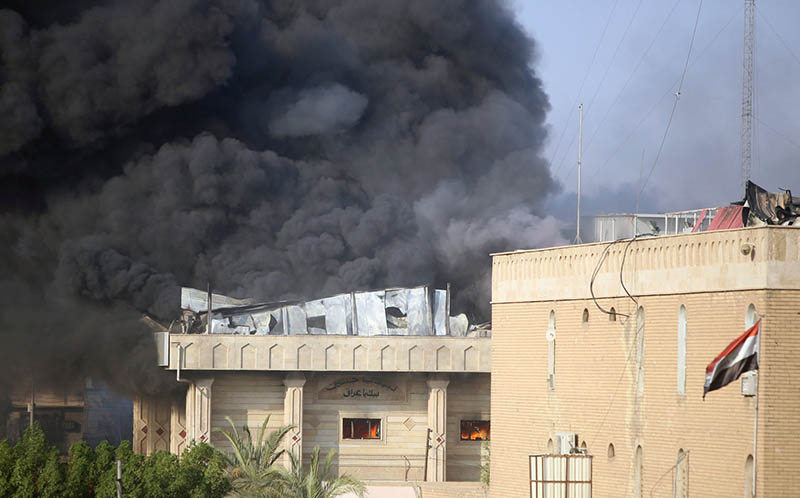 Smoke rises from the governorate and municipalities buildings of Basra, Iraq September 6, 2018.  Photo: Reuters
