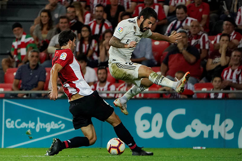Real Madrid's Isco in action with Athletic Bilbao's Mikel San Jose. Photo: Reuters