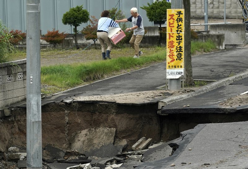 Residents bring out their belongings from an earthquake-damaged house in Kiyota ward of Sapporo, Hokkaido, northern Japan, on Saturday, Sept. 8, 2018. Photo: AP