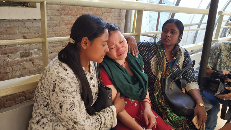 Acid attack victim Samjhana Das's mother being consoled by friends and family. Photo: Anita Shrestha/THT
