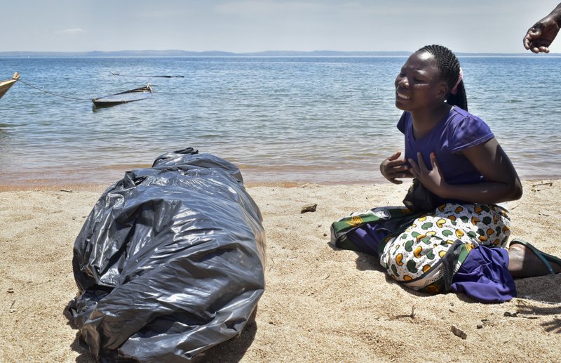 A woman cries beside the body of her sister, a victim of the MV Nyerere passenger ferry, as she awaits transportation for burial on Ukara Island, Tanzania on Saturday, Sept. 22, 2018. Photo: AP