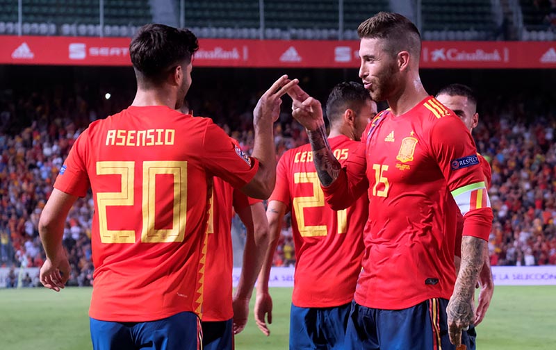 Spain's Marco Asensio celebrates their third goal with Sergio Ramos during UEFA Nations League, League A, Group 4 match between Spain and Croatia, at Estadio Martinez Valero, in Elche, Spain, on September 11, 2018. Photo: Reuters