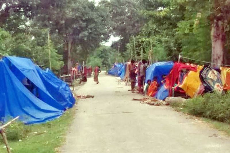 Flood victims living under the tents in Rautahat district. Photo: Byas Shankar Upadhayay