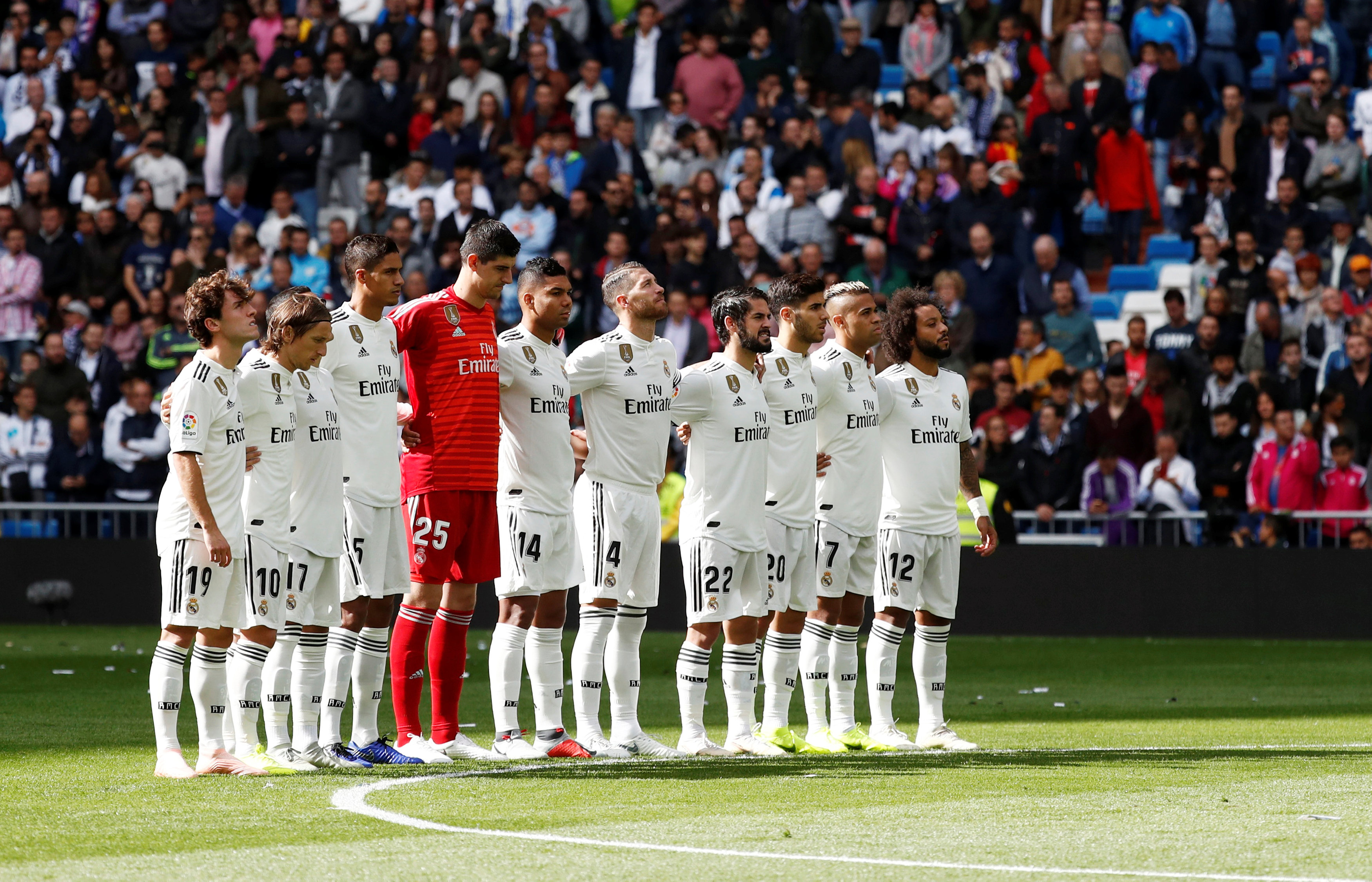 Soccer Football - La Liga Santander - Real Madrid v Levante - Santiago Bernabeu, Madrid, Spain - October 20, 2018  Real Madrid players line up during a minute's silence before the match. Photo:  REUTERS