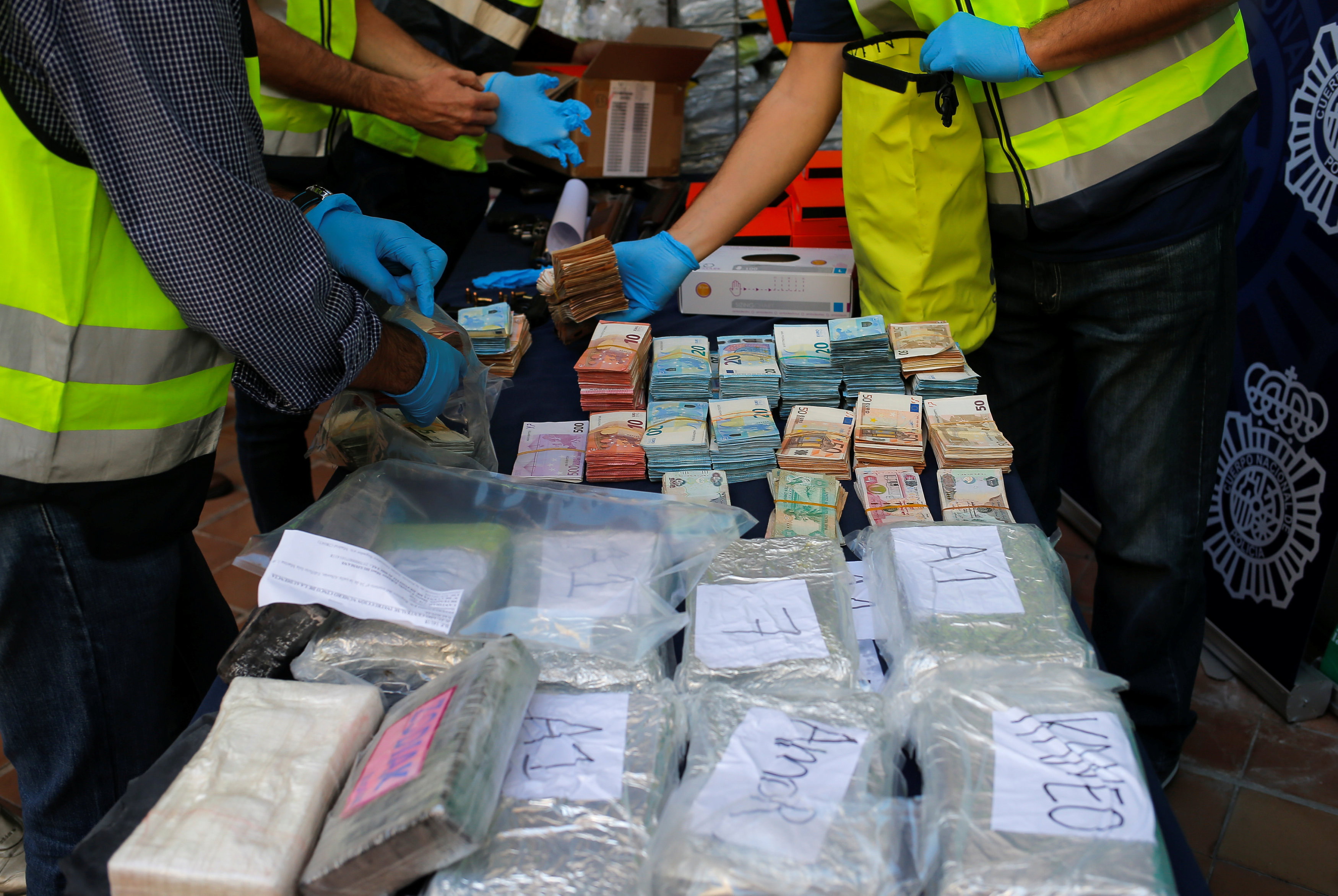 Spanish police seize six tonnes of cocaine hidden in banana cargo - The ...
