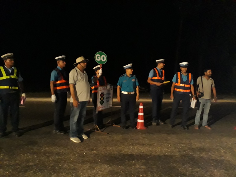 Traffic Police personnel and media persons seen at a temporary check-post along the East West Highway in Amlekhgunj on Tuesday, October 2, 2018. Photo: Pushpa Raj Khatiwada