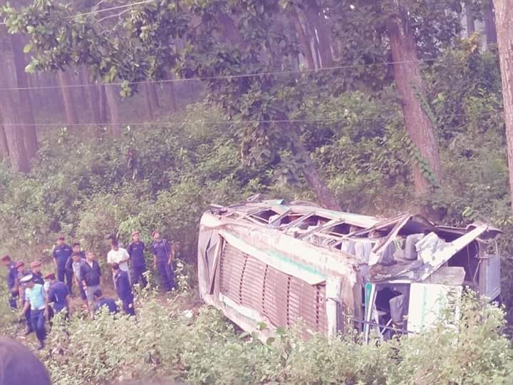The bus that overturned due to over-speeding at Nawalparasi on Sunday, October 21, 2018. Photo: Shreeram Sigdel/THT