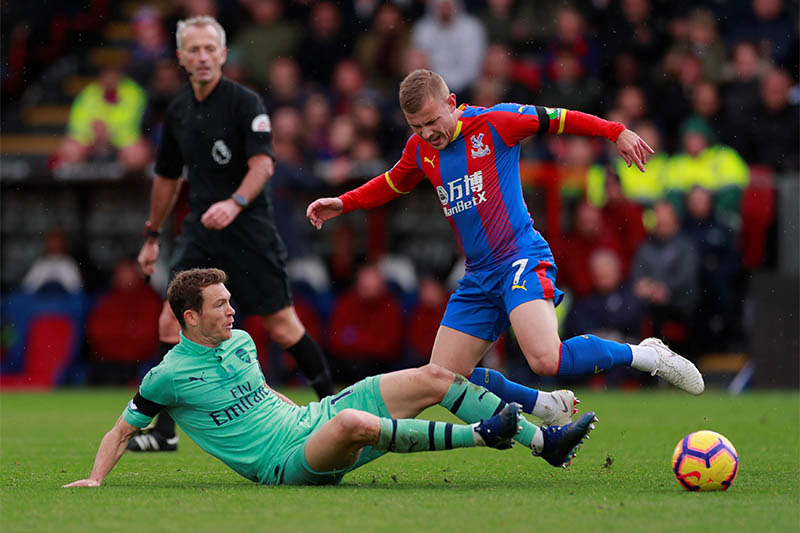 Arsenal's Stephan Lichtsteiner in action with Crystal Palace's Max Meyer. Photo: Reuters