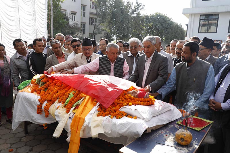 Nepali Congress leaders paying last respects to the mortal remains of late party leader Chakra Prasad Bastola at NC headquarters, in Sanepa, Kathmandu, on Sunday, October 14, 2018.
