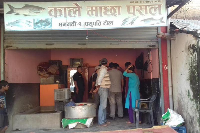A monitoring team inspecting a fish shop, in Dhangadhi, on Friday, October 5, 2018. Photo: THT