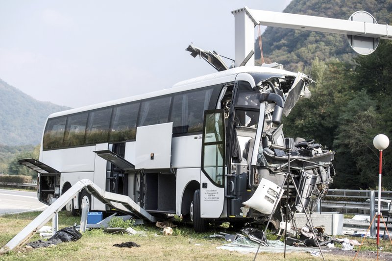 The accident site of a bus that crashed into signal post on the highway A2 in Sigirino, canton of Ticino, Switzerland, Sunday, Oct. 14, 2018. Photo: AP