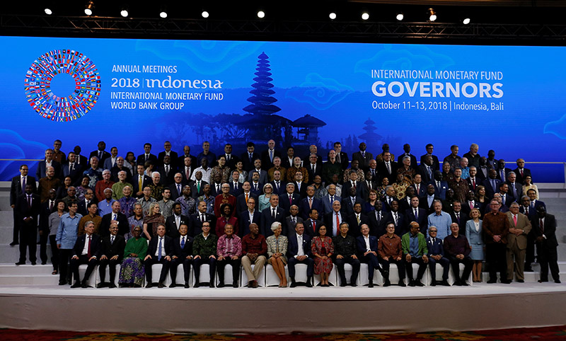 IMF Managing Director Christine Lagarde (CF), Central Bank governors and finance ministers pose for a group photo at the International Monetary Fund - World Bank Group Annual Meeting 2018, in Nusa Dua, Bali, Indonesia, on October 13, 2018. Photo: Reuters
