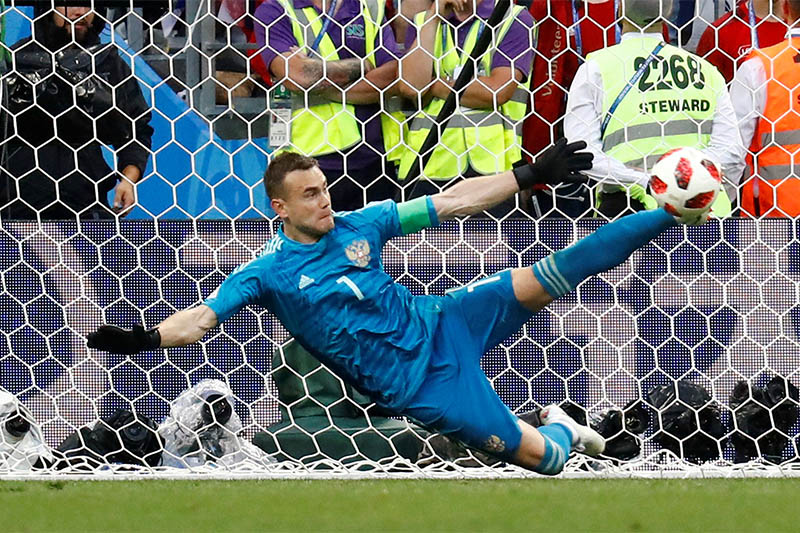 Russia's Igor Akinfeev in action. Photo: Reuters