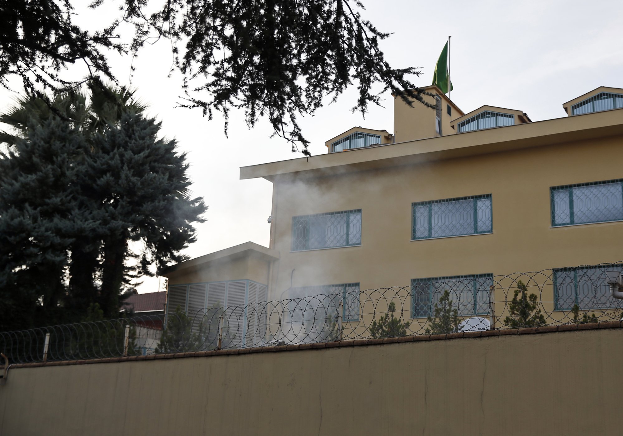 In this photo taken on Wednesday, Oct. 3, 2018, white smoke billows from the courtyard of Saudi Arabia's consulate in Istanbul. Photo: AP